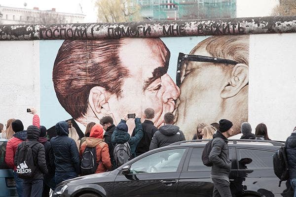 The kiss of death - Berlin Wall